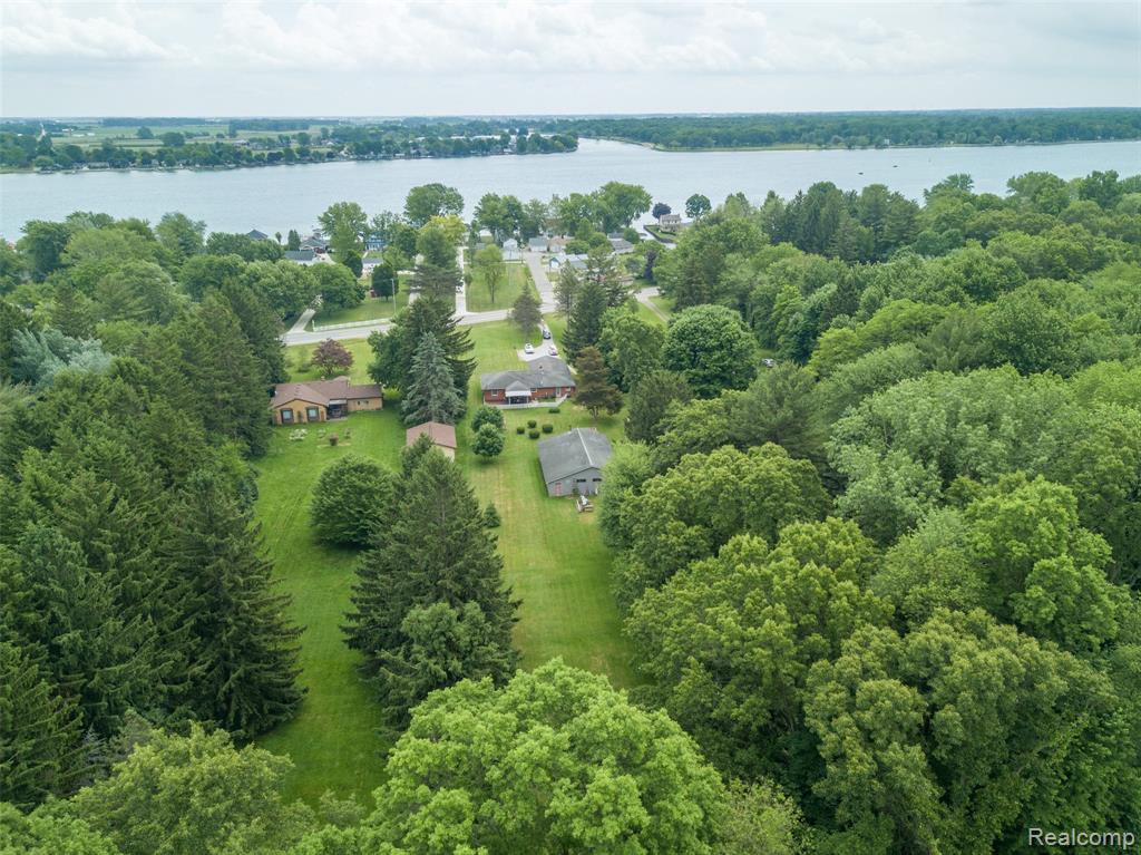 9404 North River Road Algonac, MI 48001 - Photo 3 of 37