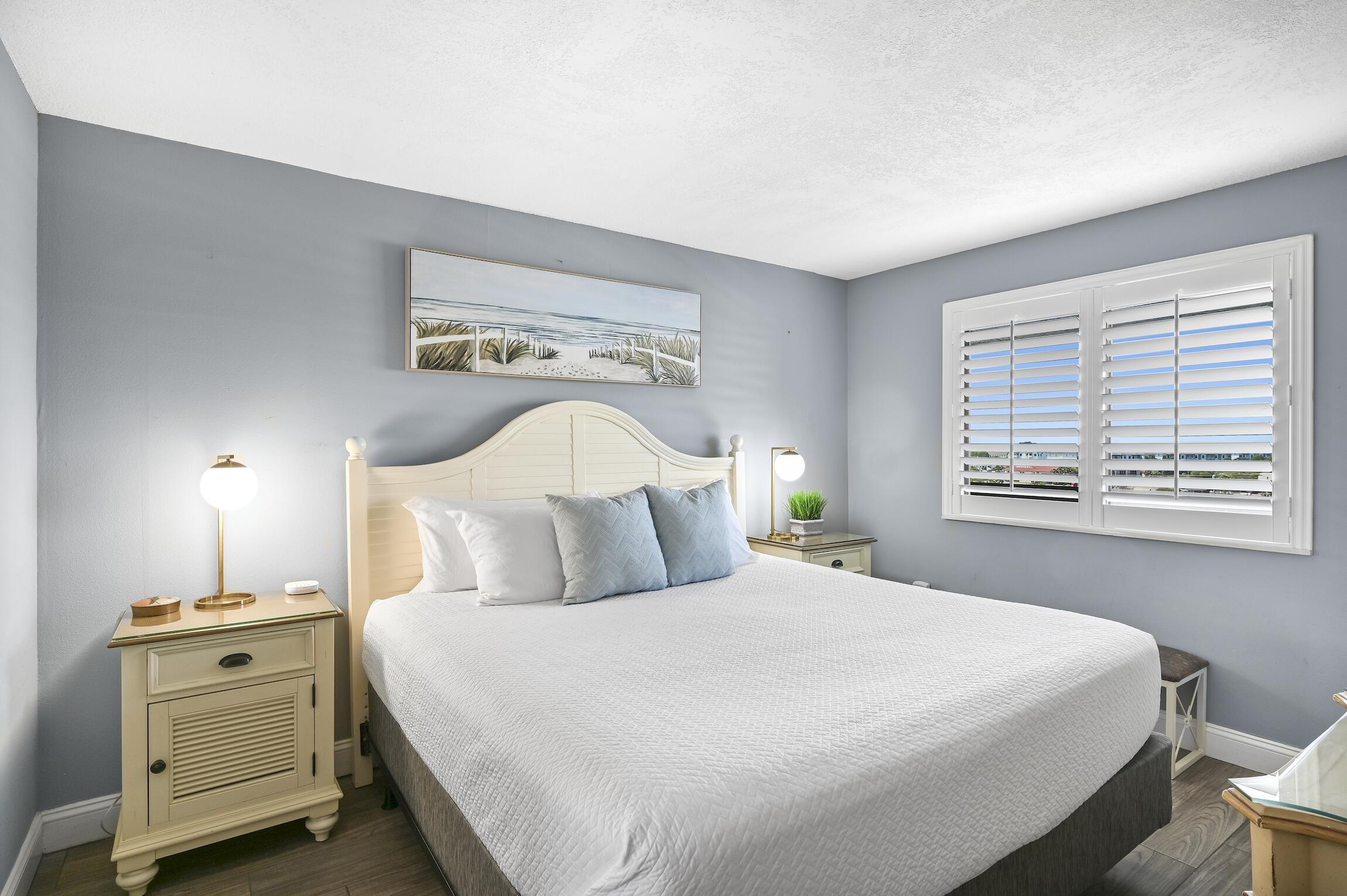 1040 Highway 98, Unit 802 Destin, FL 32541 - Photo 9 of 27 a bedroom with a bed and a window