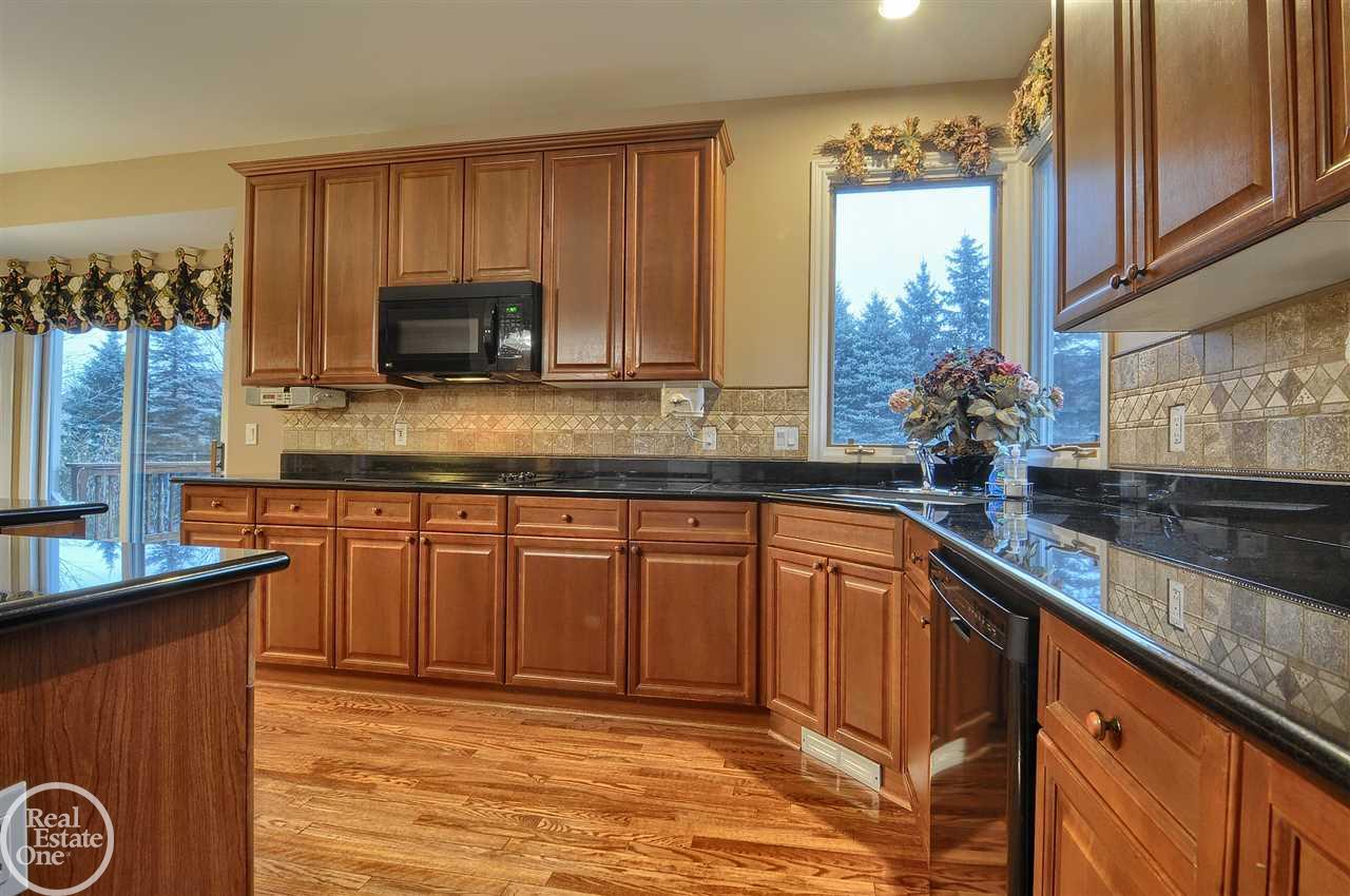 538 Springview Drive Rochester, MI 48307 - Photo 20 of 58 50031002-19.JPG