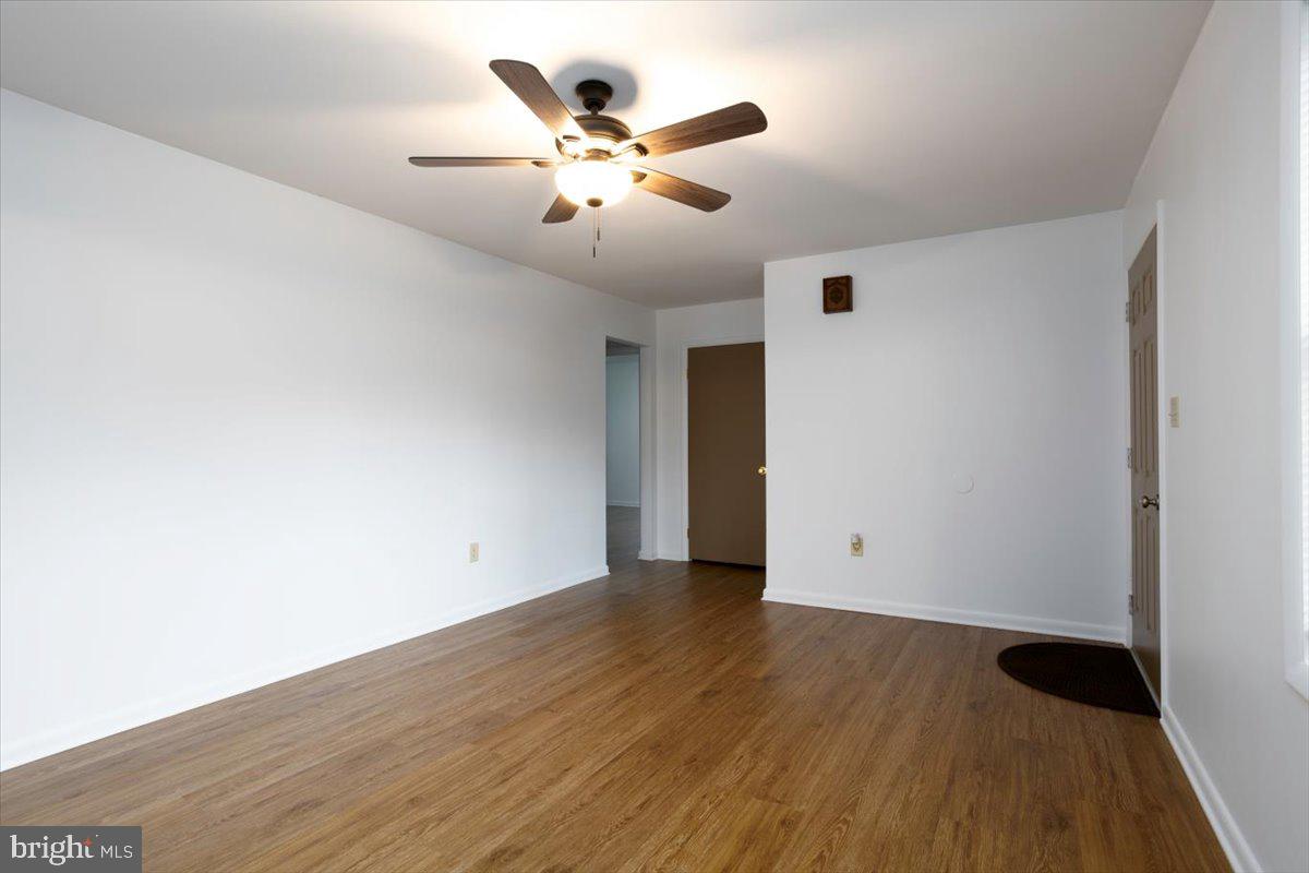 6 Oak Street Ridgely, MD 21660 - Photo 3 of 19 Living room