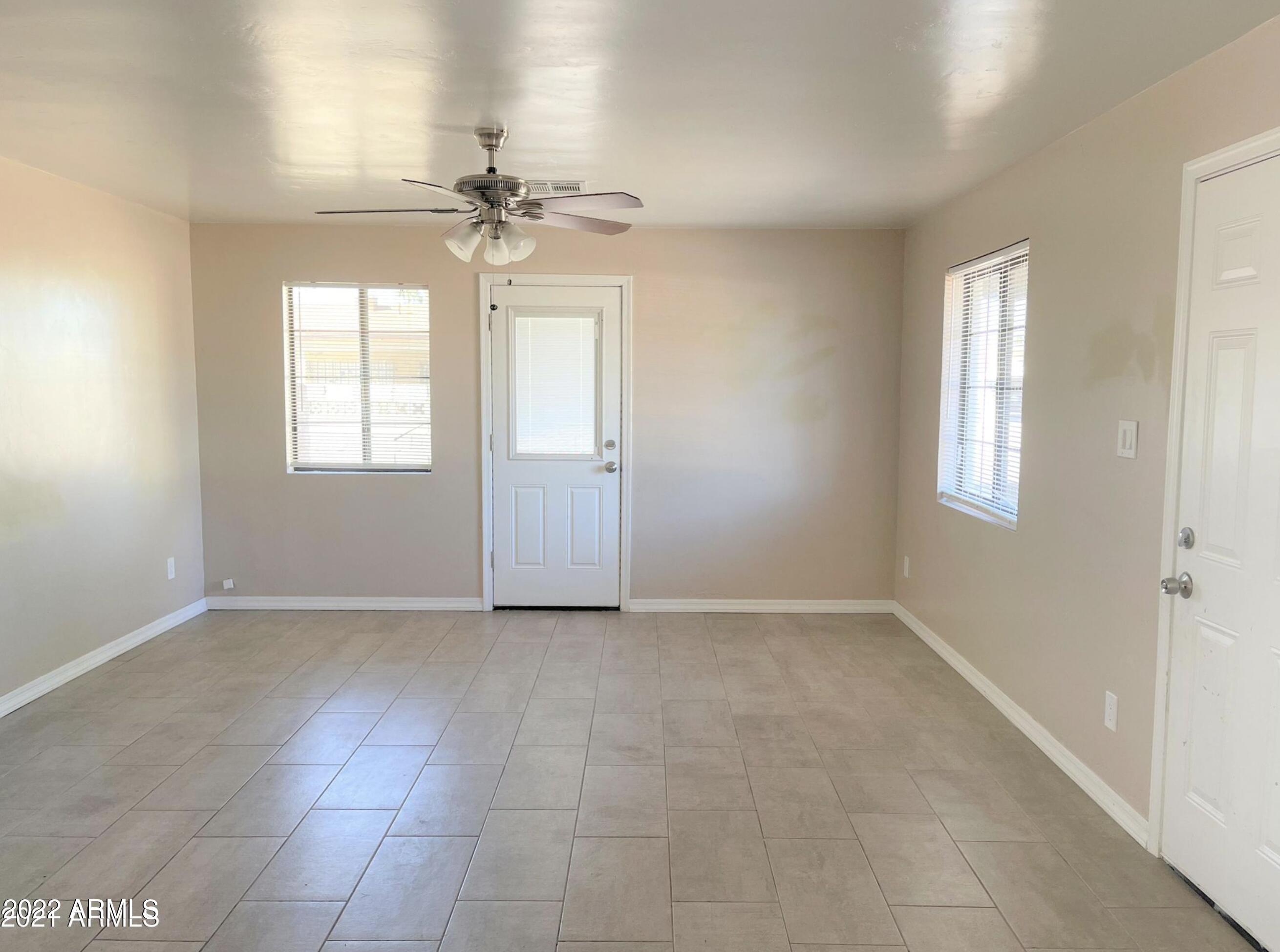 4609 East Almeria Road Phoenix, AZ 85008 - Photo 4 of 8 an empty room that has a window