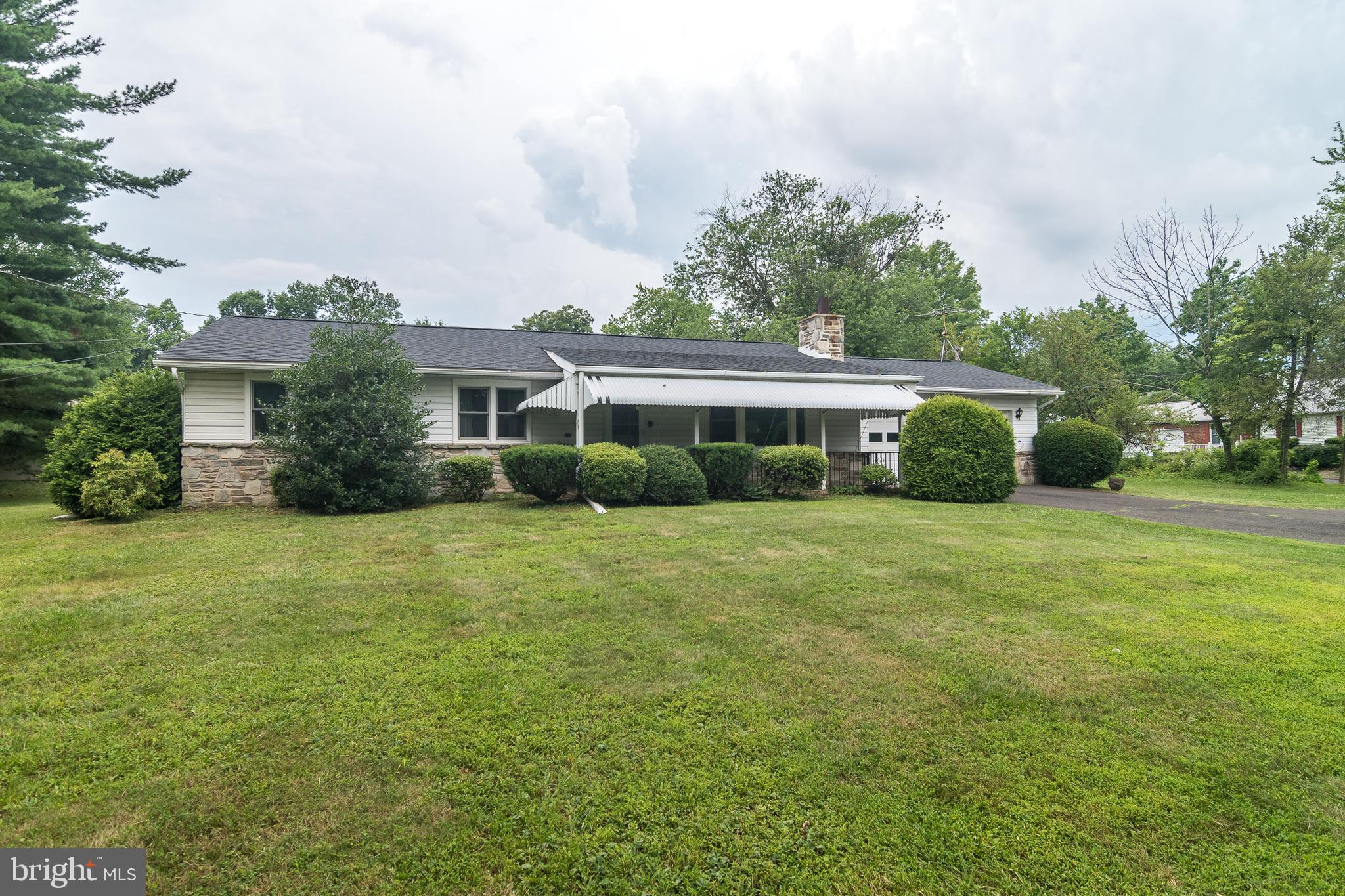 512 Cowpath Road Lansdale, PA 19446 - Photo 2 of 46 Front porch