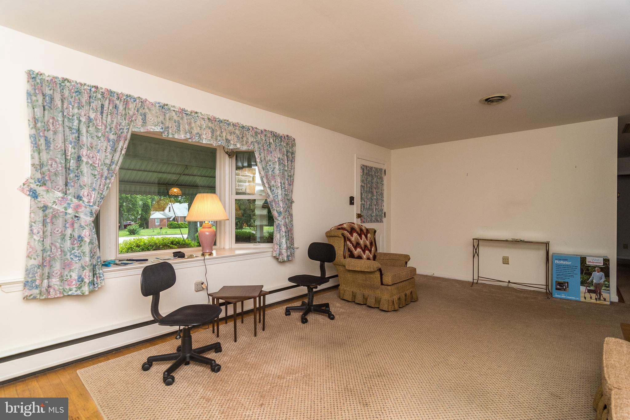 512 Cowpath Road Lansdale, PA 19446 - Photo 15 of 46 Living room