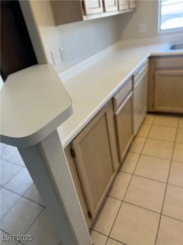 $1,000 | 4500 West Lake Mead Boulevard, Unit 202, Las Vegas, NV 89108