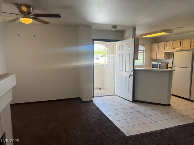 $1,000 | 4500 West Lake Mead Boulevard, Unit 202, Las Vegas, NV 89108