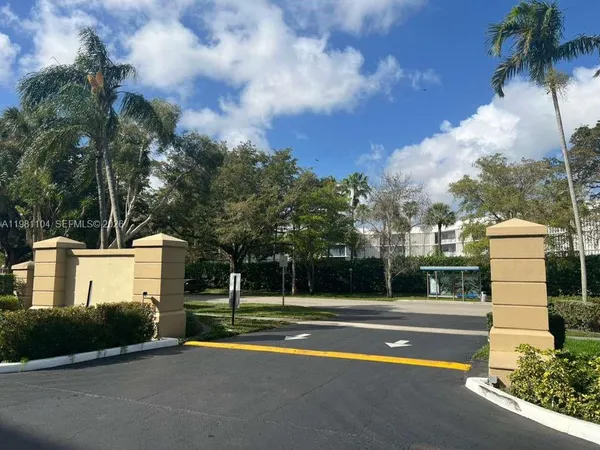 $2,500 | 800 Northeast 195th Street, Unit 501, Miami, FL 33179
