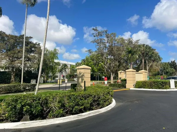 $2,500 | 800 Northeast 195th Street, Unit 501, Miami, FL 33179