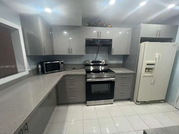 $2,500 | 800 Northeast 195th Street, Unit 501, Miami, FL 33179