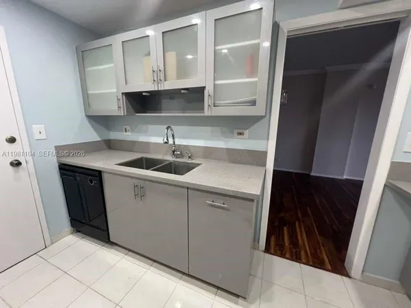 $2,500 | 800 Northeast 195th Street, Unit 501, Miami, FL 33179