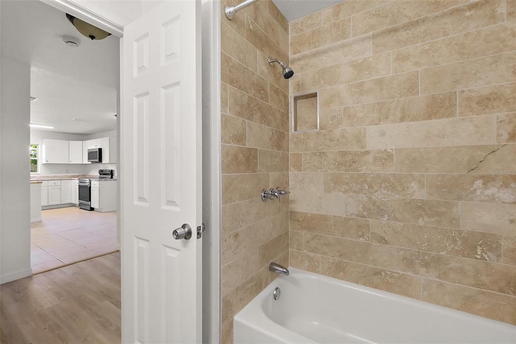 145 Oak Ridge Avenue Edgewater, FL 32132 - Photo 19 of 32 a bathroom with a bathtub