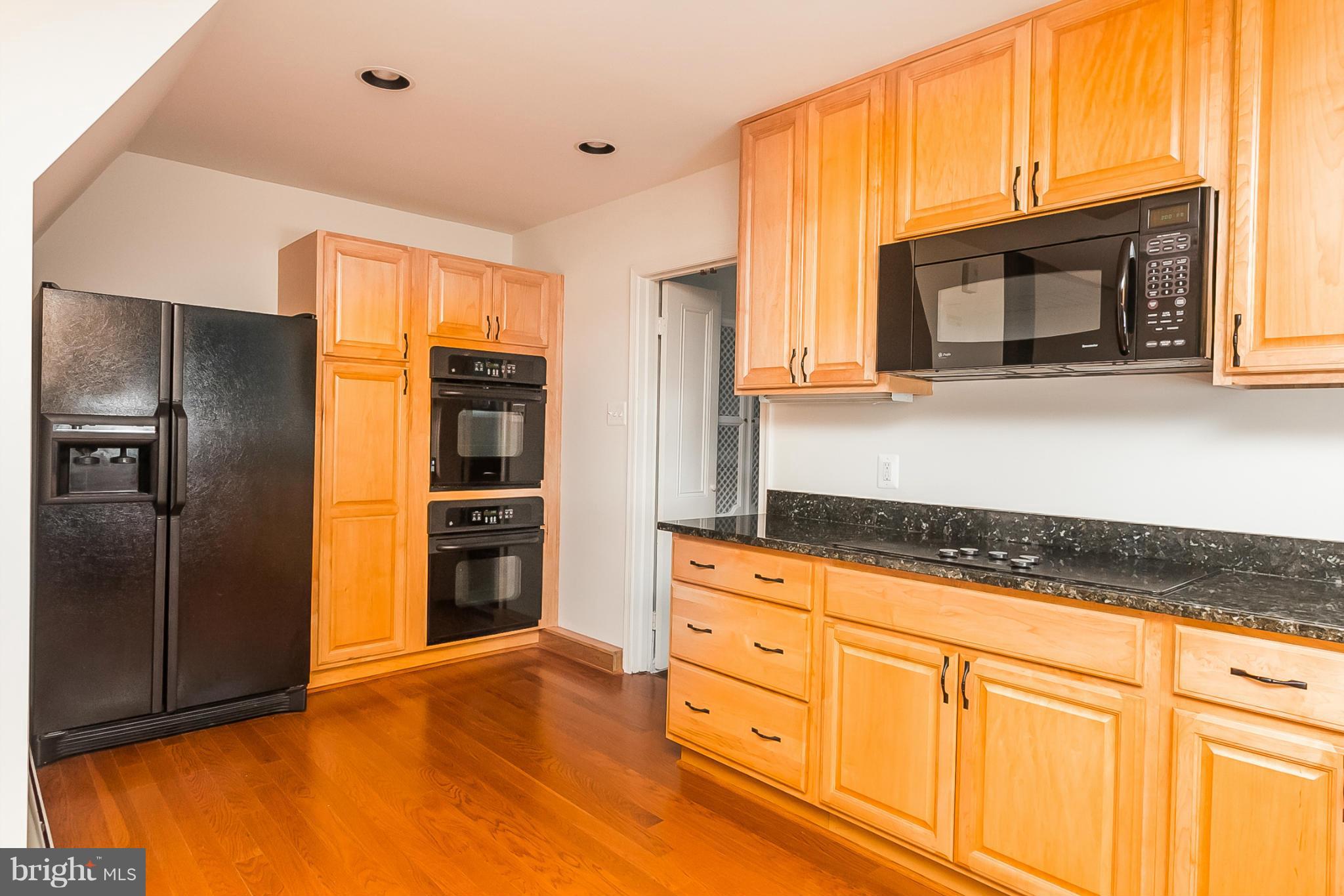 909 Poplar Hill Road Baltimore, MD 21210 - Photo 19 of 30 Kitchen