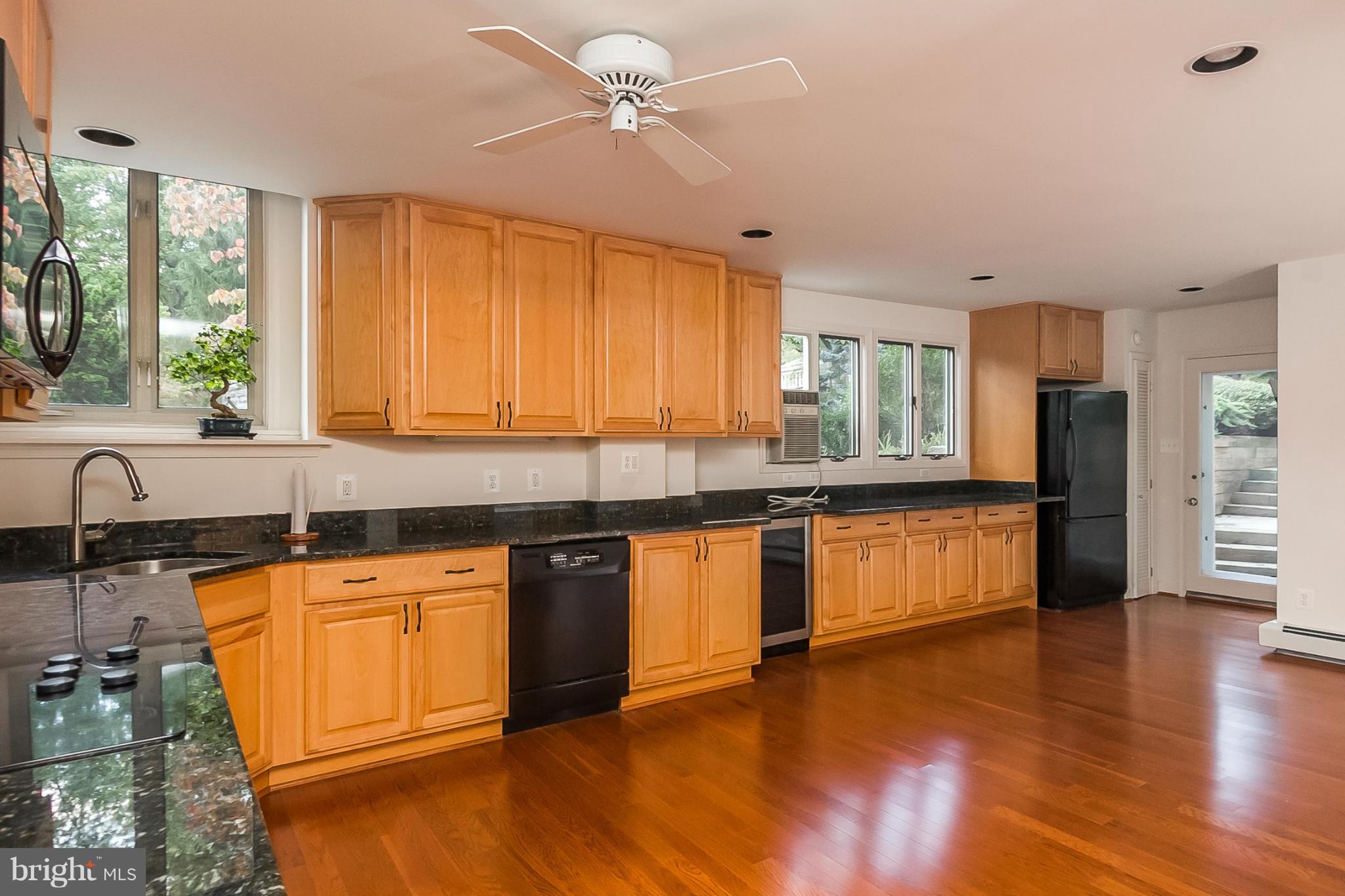 909 Poplar Hill Road Baltimore, MD 21210 - Photo 21 of 30 Kitchen
