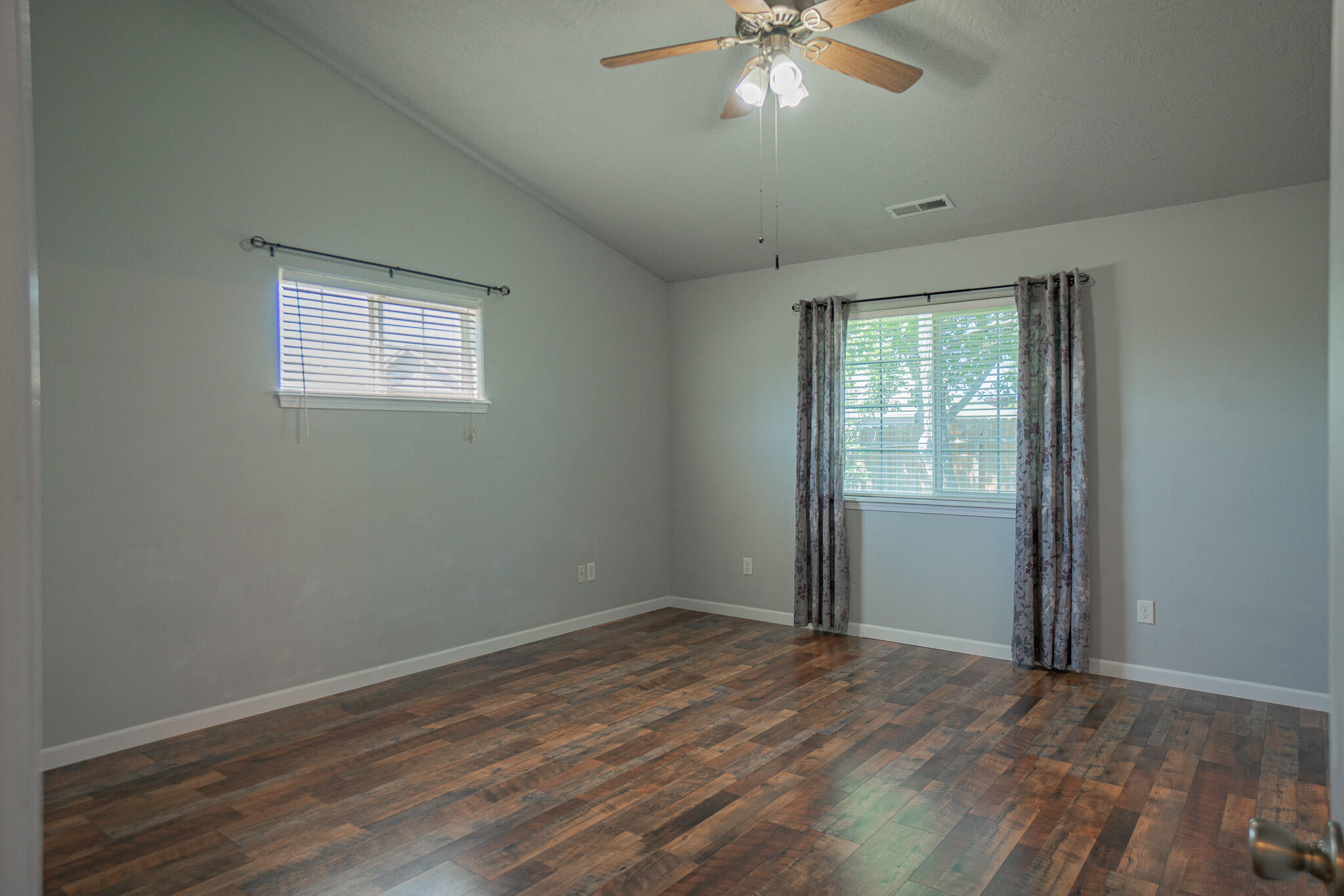498 Merlee Circle Eagle Point, OR 97524 - Photo 11 of 26 41