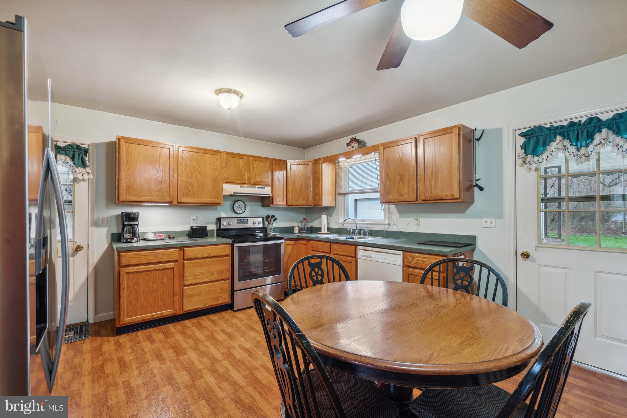 Inviting eat-in kitchen