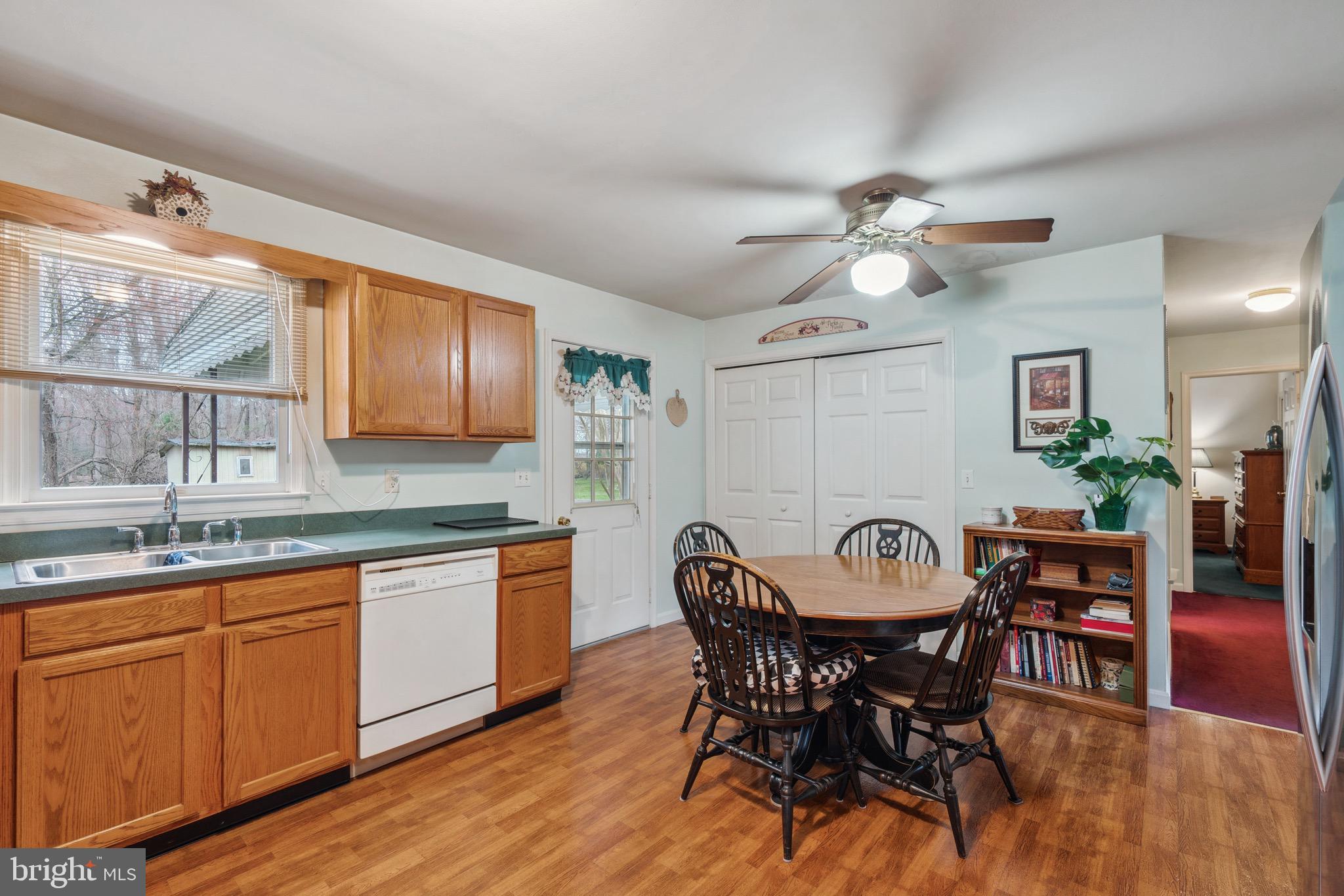 Inviting eat-in kitchen