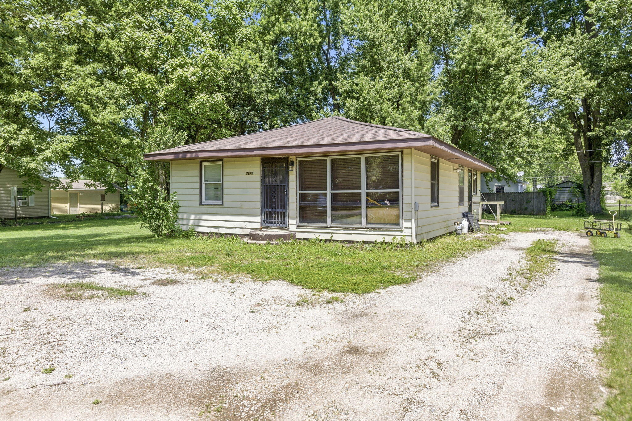 7275 Helen Coloma, MI 49038 - Photo 3 of 21 16-web-or-mls-20260610_7275 Helen St Col