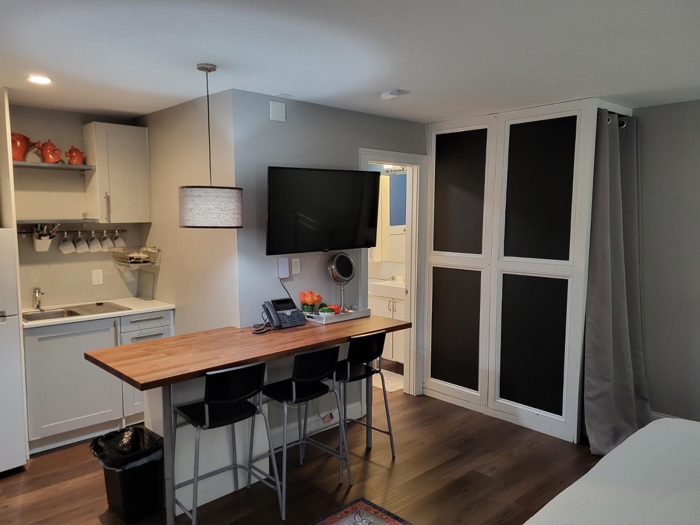 815 Clay Street, Unit A Raleigh, NC 27605 - Photo 8 of 11 Photo #7