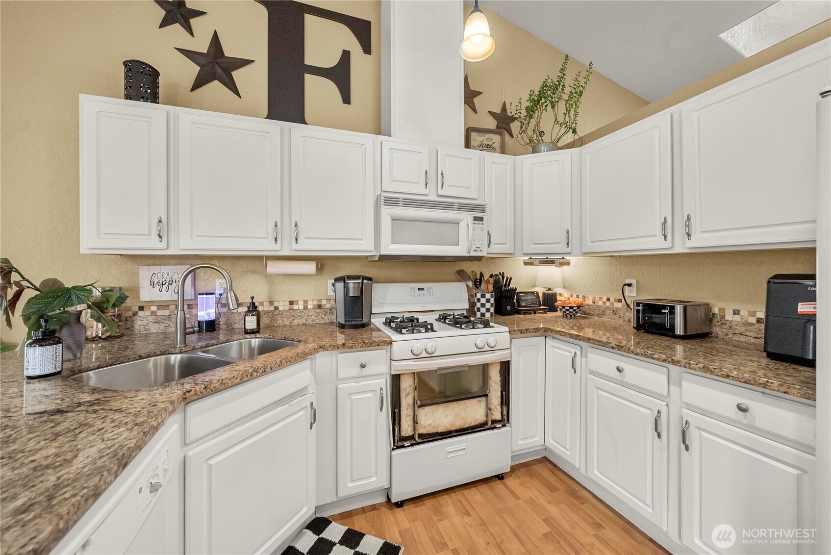5919 Cherokee Loop Southeast Lacey, WA 98513 - Photo 10 of 34 Gallery Image 10