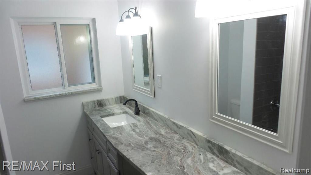 18418 Beverly Road Beverly Hills, MI 48025 - Photo 13 of 19
