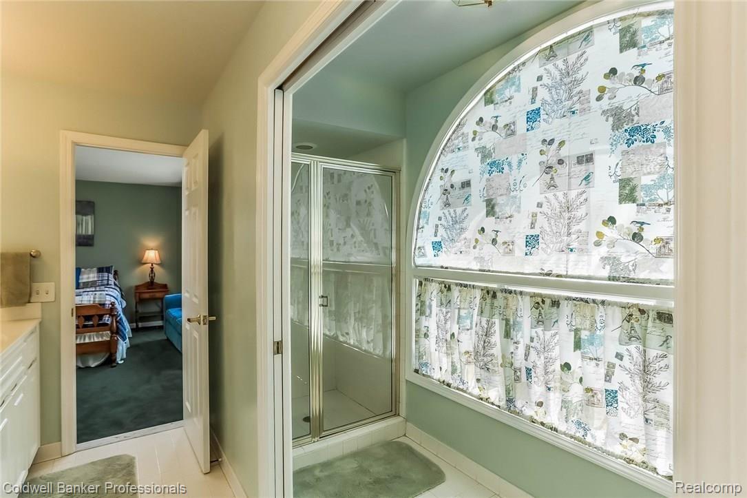 1386 Pebble Ridge Drive Rochester, MI 48307 - Photo 42 of 58 Private shower and water closet with pocket doors