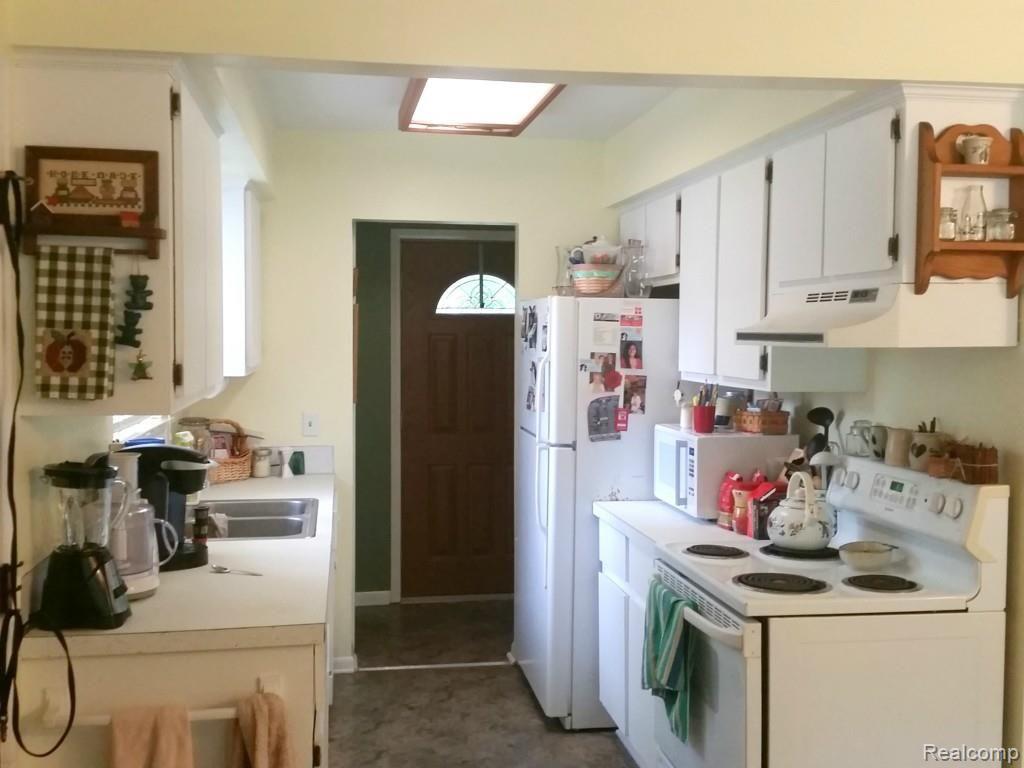 2415 Keith Road West Bloomfield, MI 48324 - Photo 13 of 32