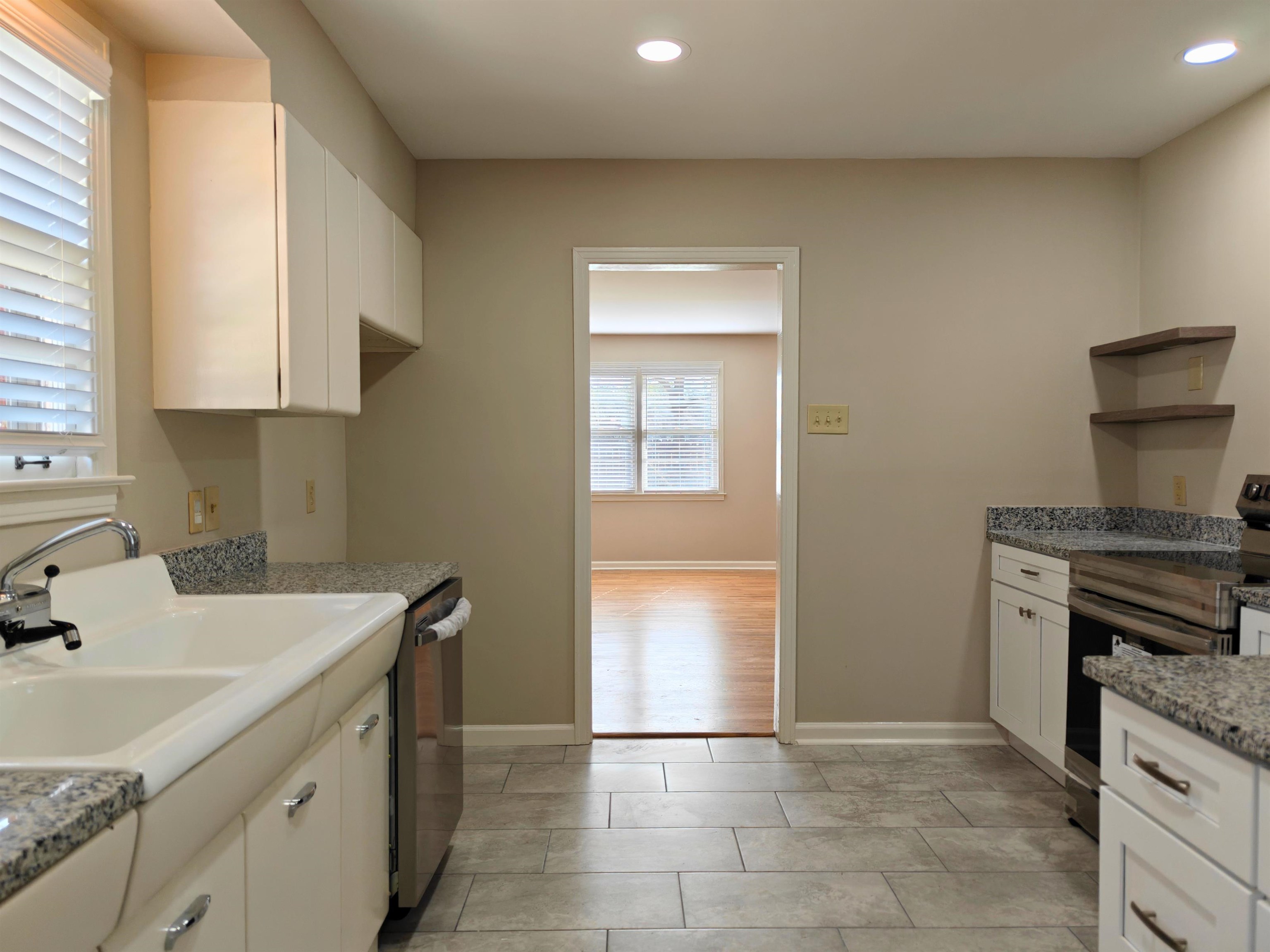 954 Ivy Road Memphis, TN 38117 - Photo 7 of 34