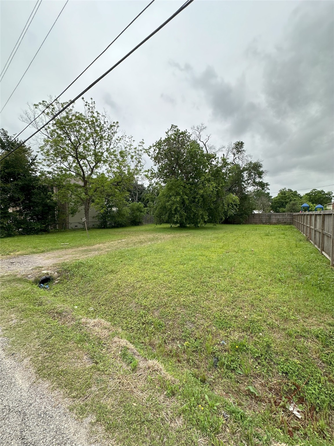 920 East 39th Street Houston, TX 77022 - Photo 9 of 9 a view of a field with an outdoor space