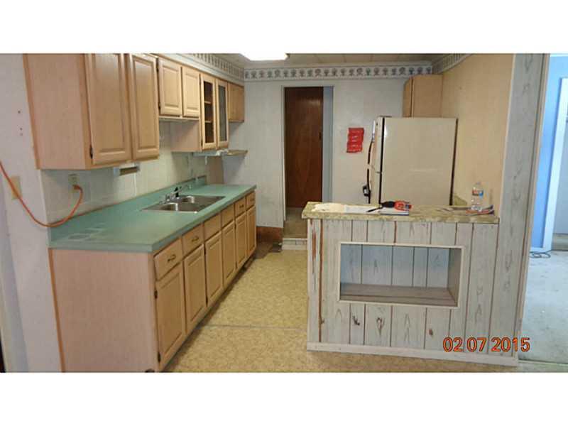 122 South Duffy Road Butler, PA 16001 - Photo 7 of 9 Kitchen. KITCHEN