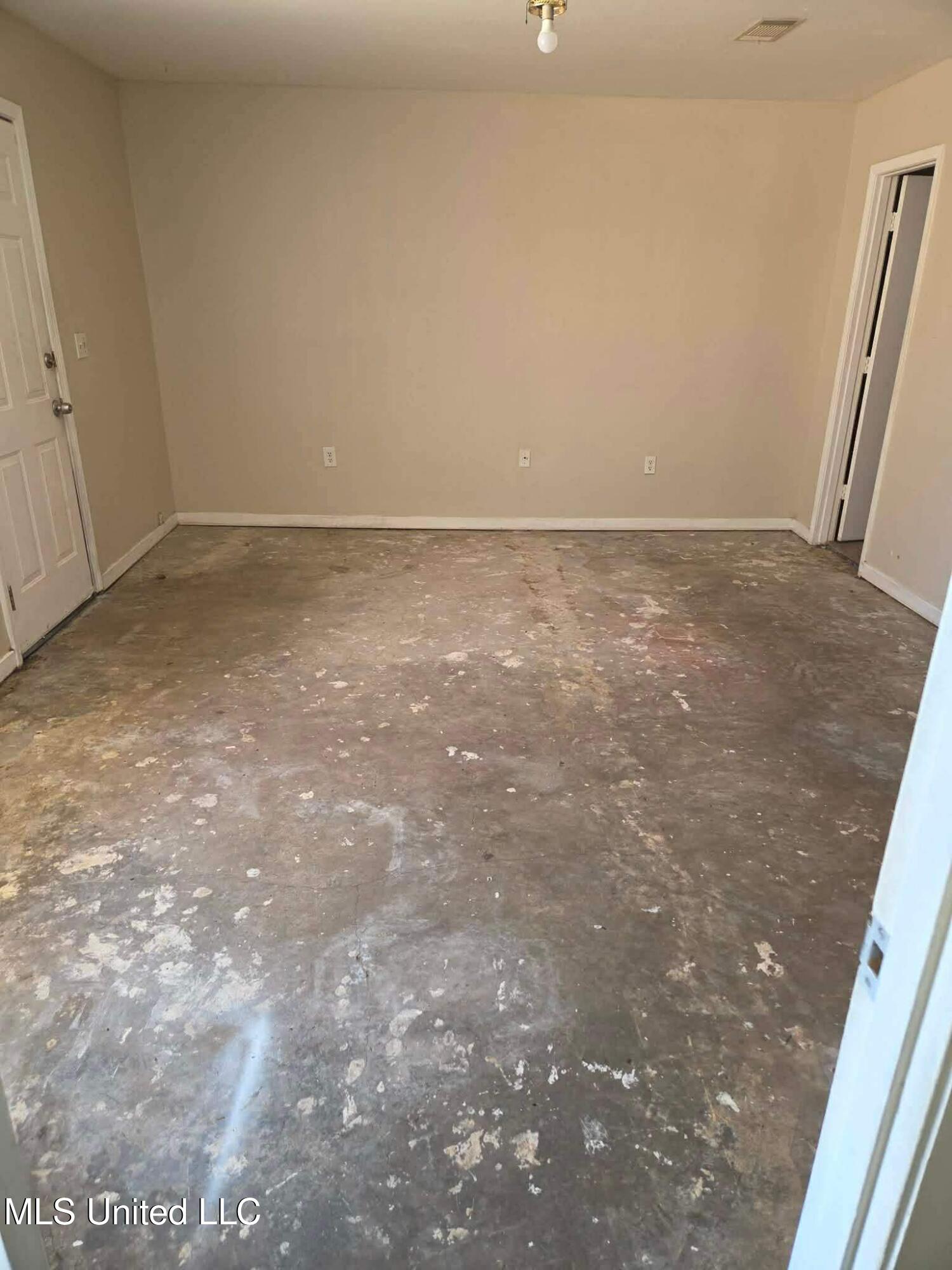 2009 Melvin Road Pearl, MS 39208 - Photo 3 of 19 7381fe1d-a419-48b3-ae39-d1495eea2699.jpg