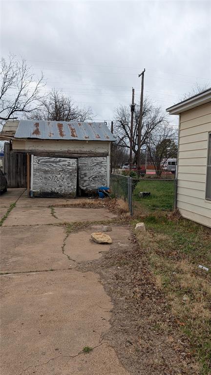 405 West Elm Street Olney, TX 76374 - Photo 9 of 13 a view of a yard