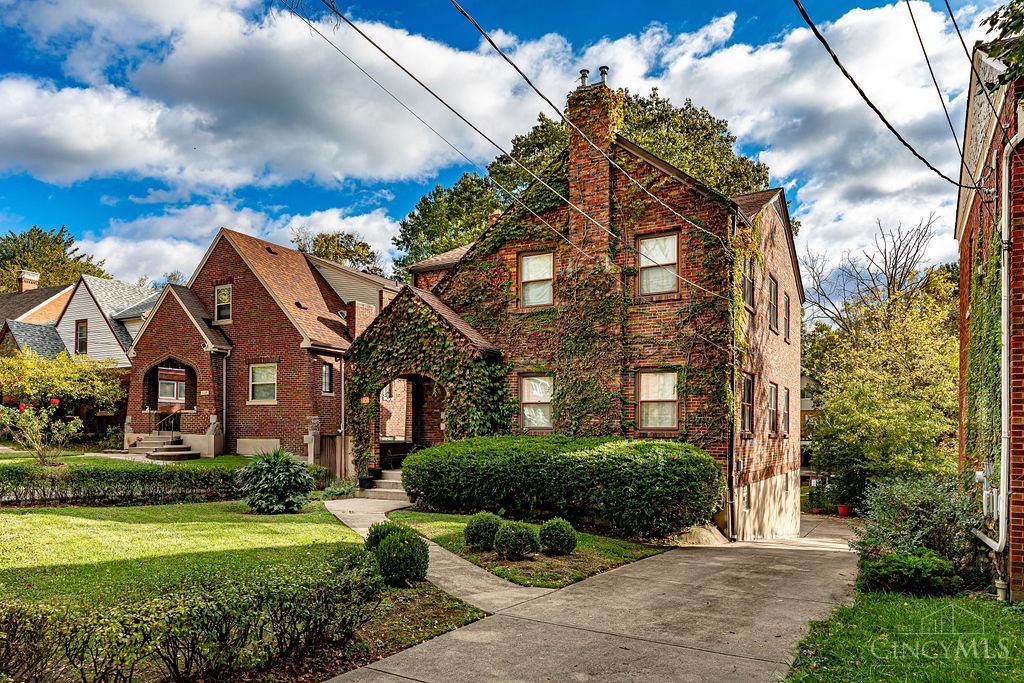 1054 Rutledge Avenue Cincinnati, OH 45205 - Photo 2 of 34 Gallery Image 2