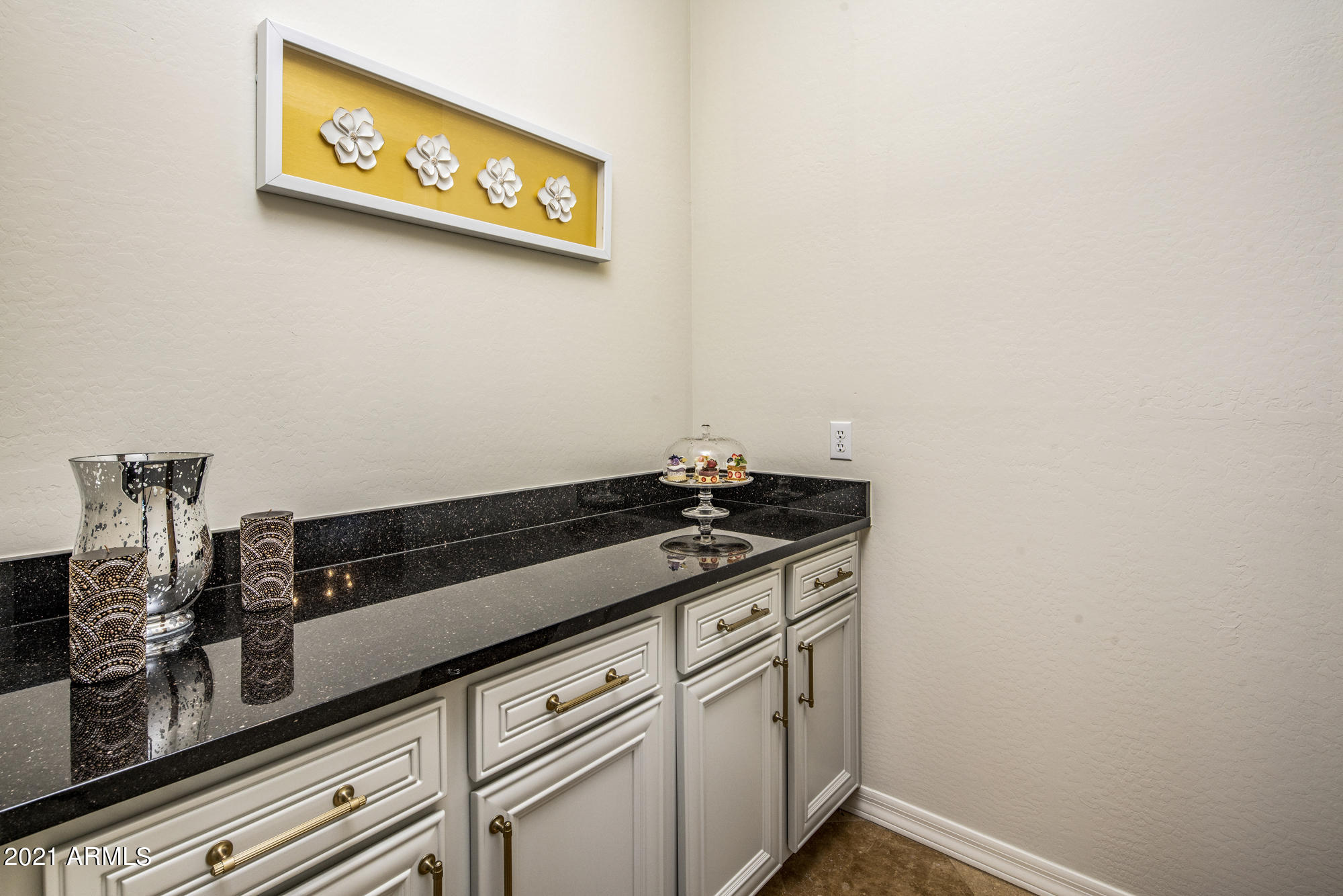 3728 East Maffeo Road Phoenix, AZ 85050 - Photo 14 of 29 Butler's pantry ~ bar