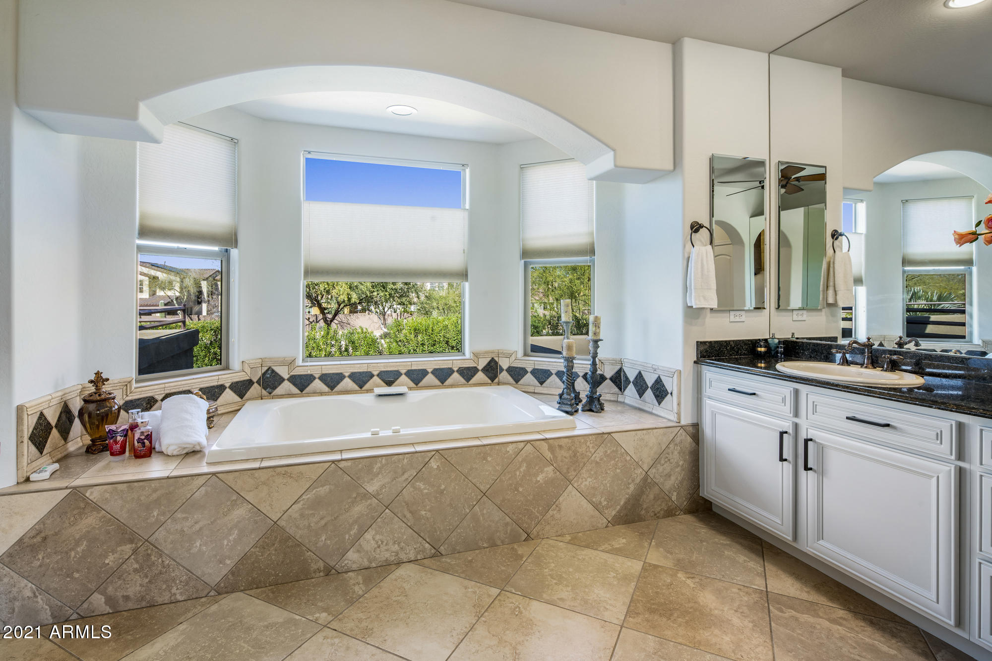 3728 East Maffeo Road Phoenix, AZ 85050 - Photo 24 of 29 Master tub