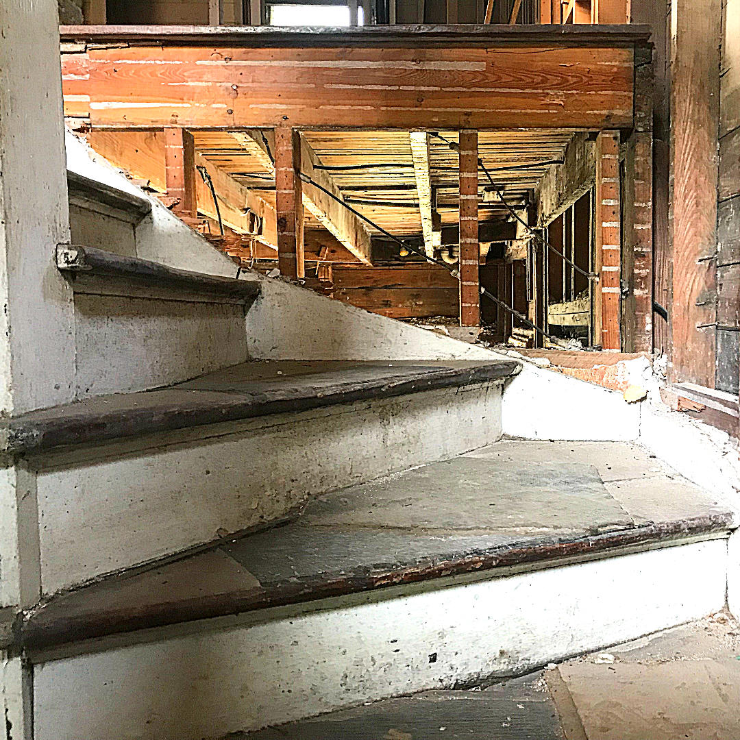 18 Simons Street Charleston, SC 29403 - Photo 3 of 4 Staircase
