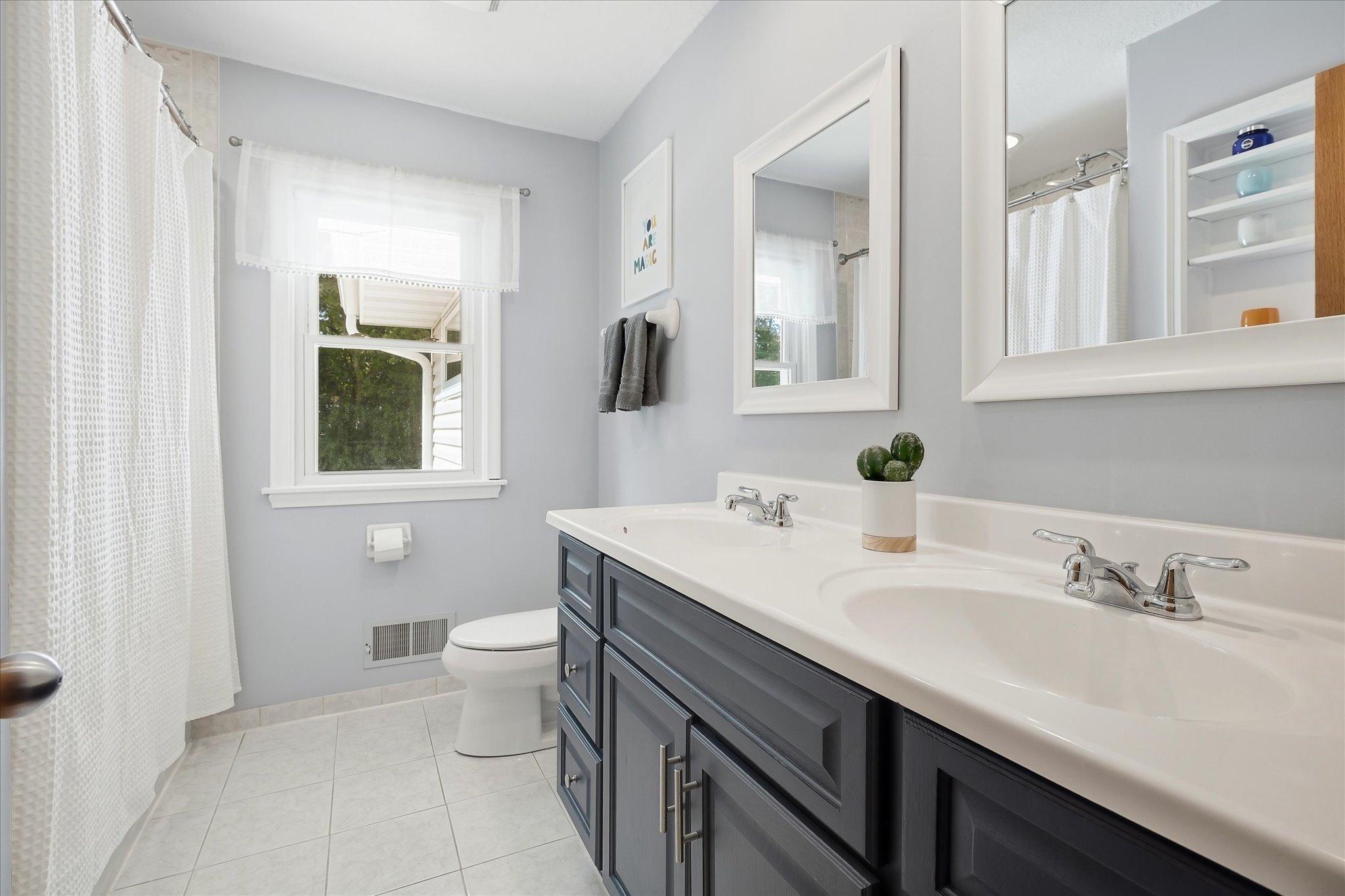 2209 Midlothian Road Roseville, MN 55113 - Photo 17 of 50 Gallery Image 17