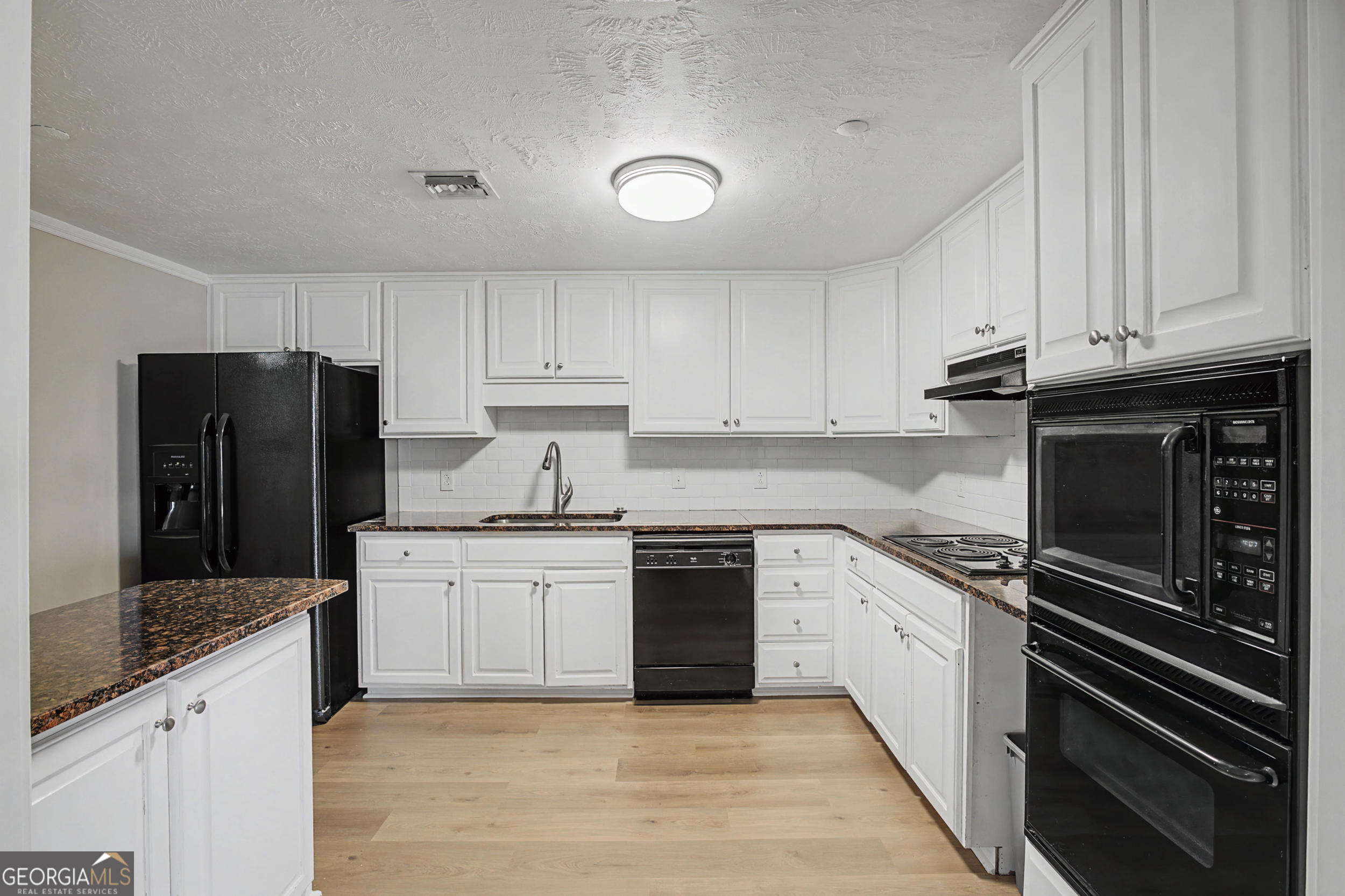 1 7th Street, Unit 1402 Augusta, GA 30901 - Photo 7 of 38 Updated with granite