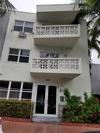 $1,800 | 524 Washington Avenue, Unit 203, Miami Beach, FL 33139