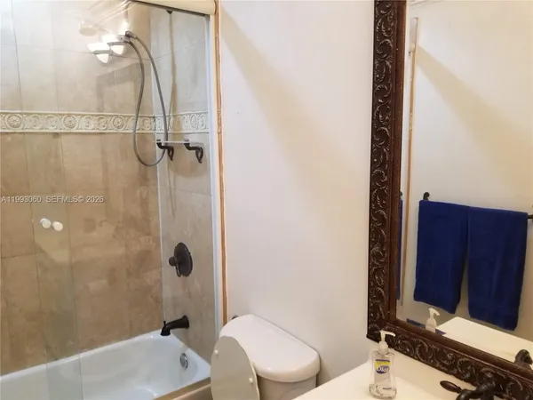 $1,800 | 524 Washington Avenue, Unit 203, Miami Beach, FL 33139