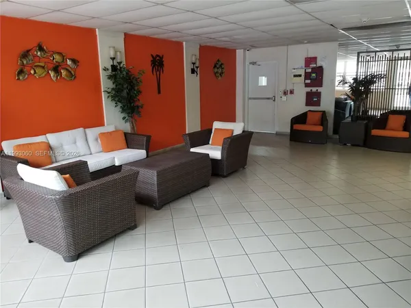 $1,800 | 524 Washington Avenue, Unit 203, Miami Beach, FL 33139