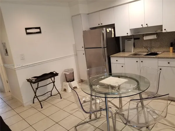 $1,800 | 524 Washington Avenue, Unit 203, Miami Beach, FL 33139