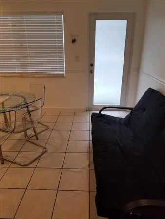 $1,800 | 524 Washington Avenue, Unit 203, Miami Beach, FL 33139