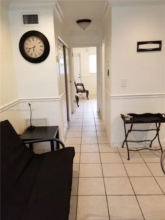 $1,800 | 524 Washington Avenue, Unit 203, Miami Beach, FL 33139