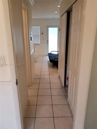 $1,800 | 524 Washington Avenue, Unit 203, Miami Beach, FL 33139