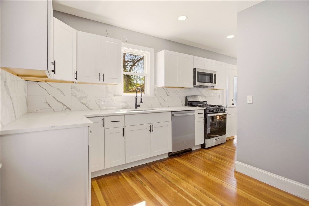 18 Harding Avenue Cranston, RI 02905 - Photo 16 of 33