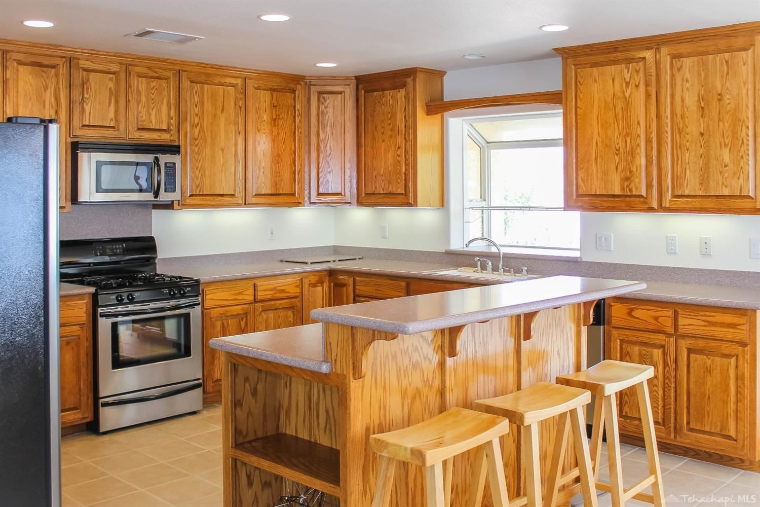 21730 Mid Way Tehachapi, CA 93561 - Photo 5 of 35 Gallery Image 5