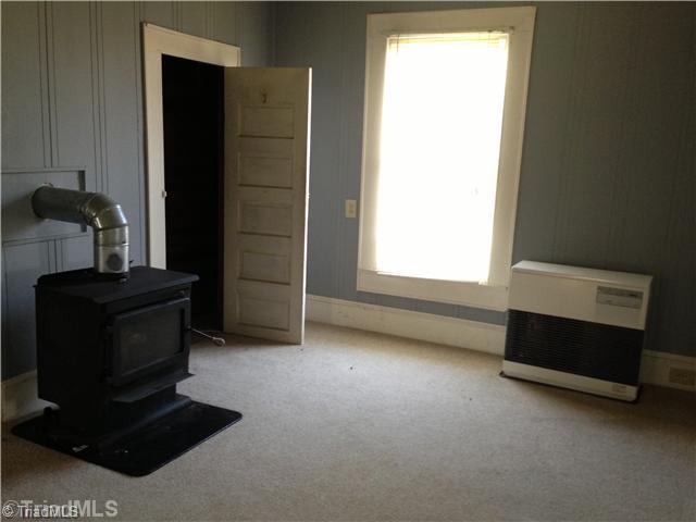 744 Old Byerly Road Clemmons, NC 27012 - Photo 11 of 16 Den/Family/Great Room.