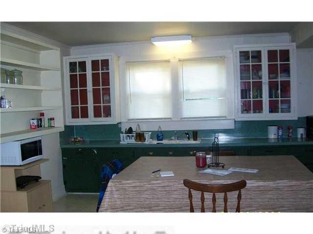 744 Old Byerly Road Clemmons, NC 27012 - Photo 9 of 16 Kitchen.
