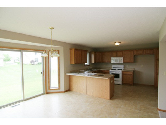1681 Knights Lane Rochelle, IL 61068 - Photo 3 of 9 Gallery Image 3