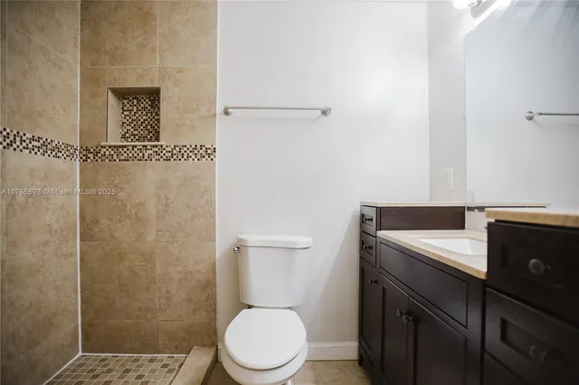 $317,500 | 332 Southwest Voltair Terrace, Port St. Lucie, FL 34984