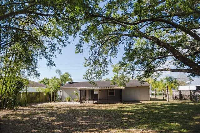 $317,500 | 332 Southwest Voltair Terrace, Port St. Lucie, FL 34984